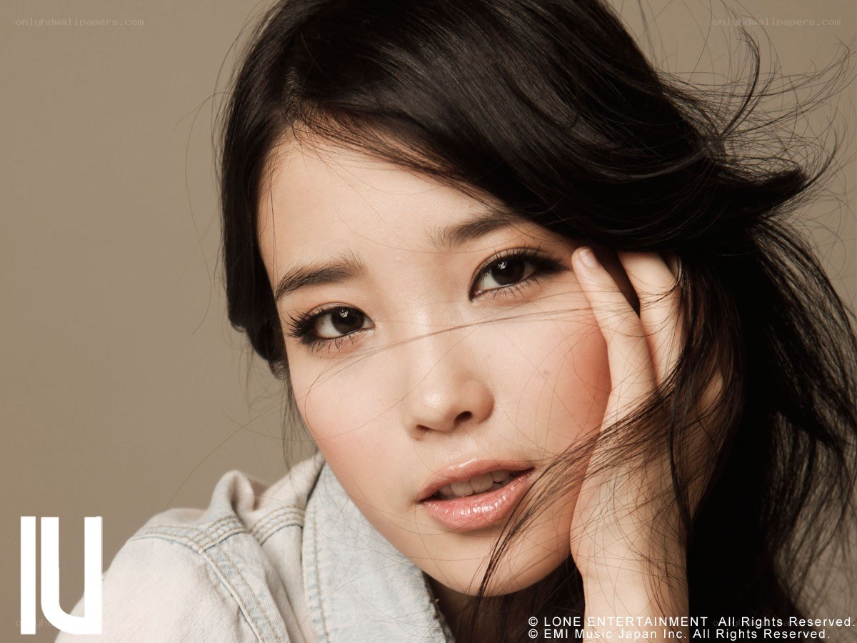IU portrait with hand on face