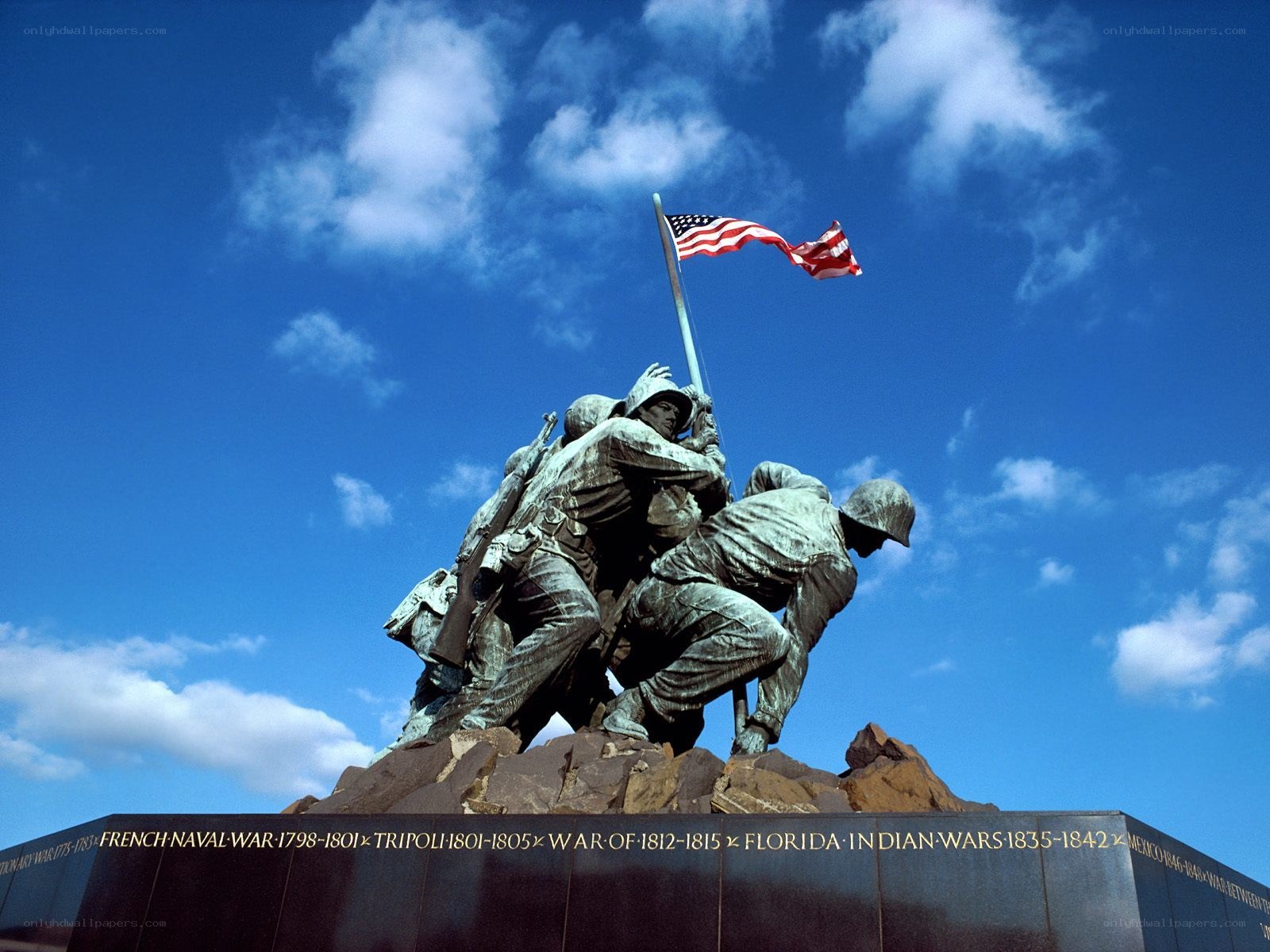 Iwo Jima Memorial statue