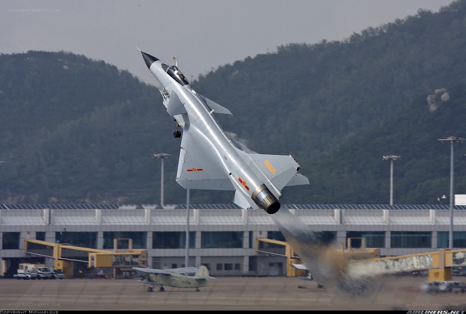 J-10 fighter jet taking off