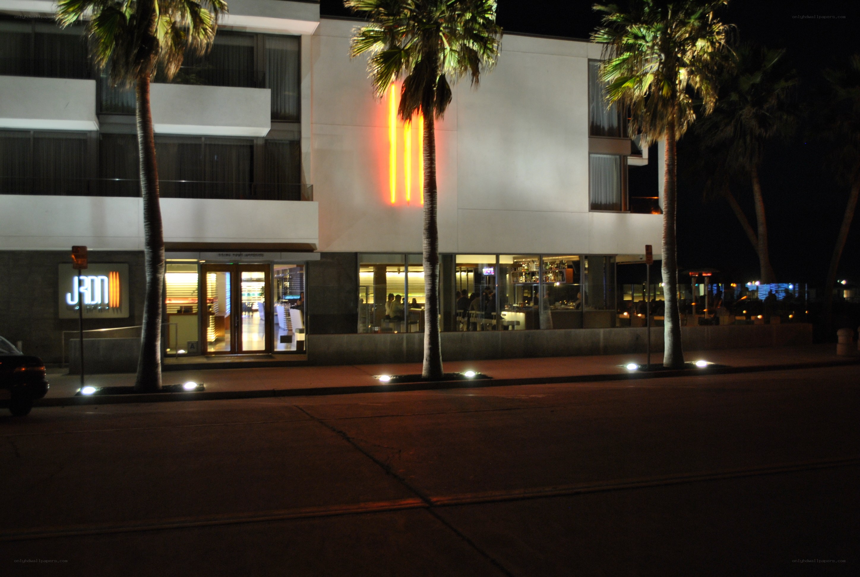 J3D restaurant at night