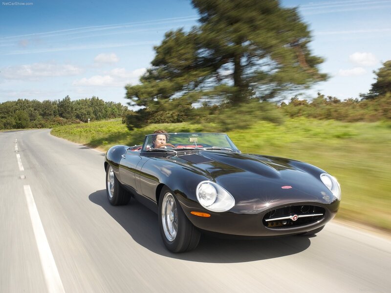 Jaguar E-Type Lightweight in motion