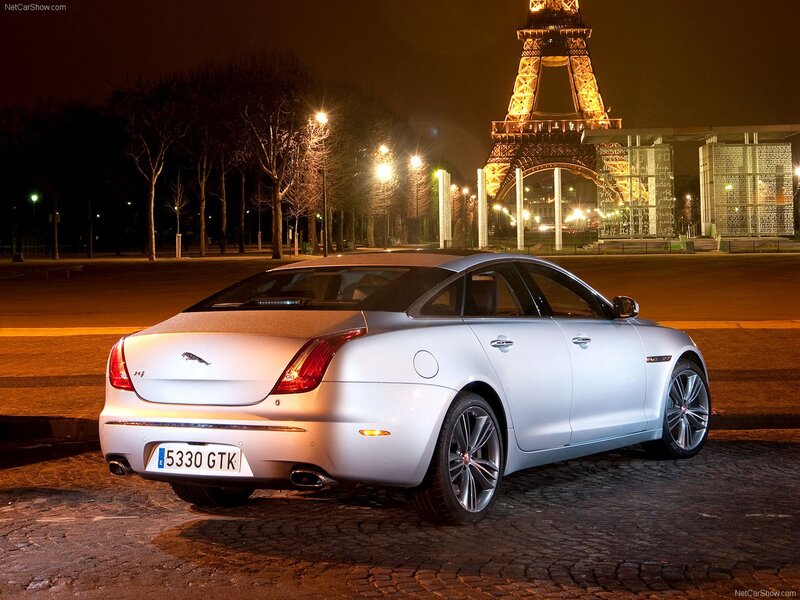Jaguar XJ at night in Paris