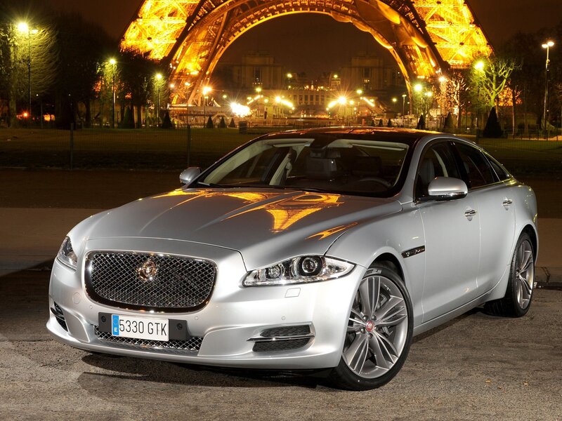 Jaguar XJ at night in Paris