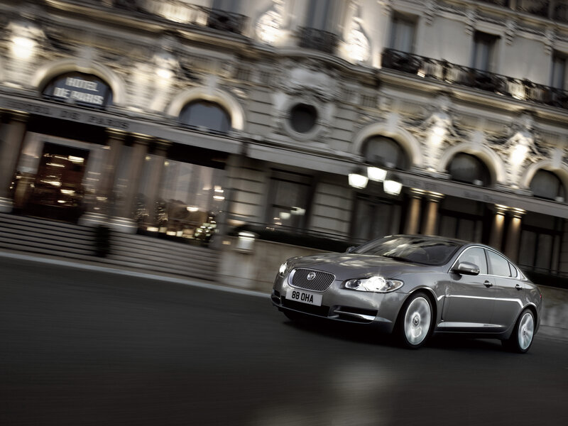 Jaguar XJ in Paris