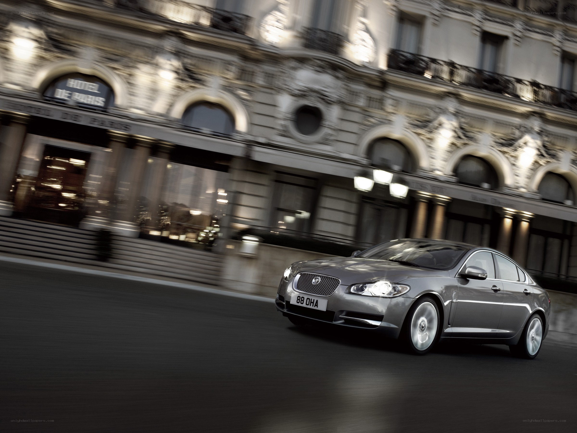 Jaguar XJ in Paris