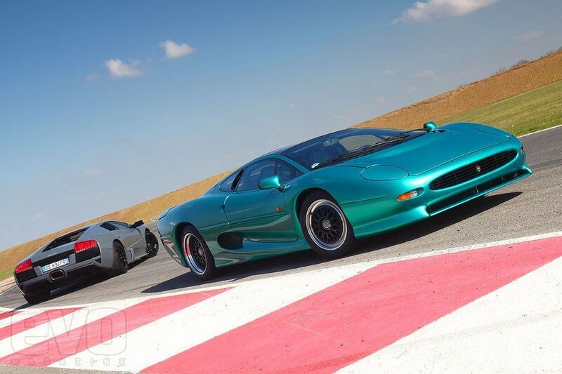 Jaguar XJ220 and Lamborghini on track