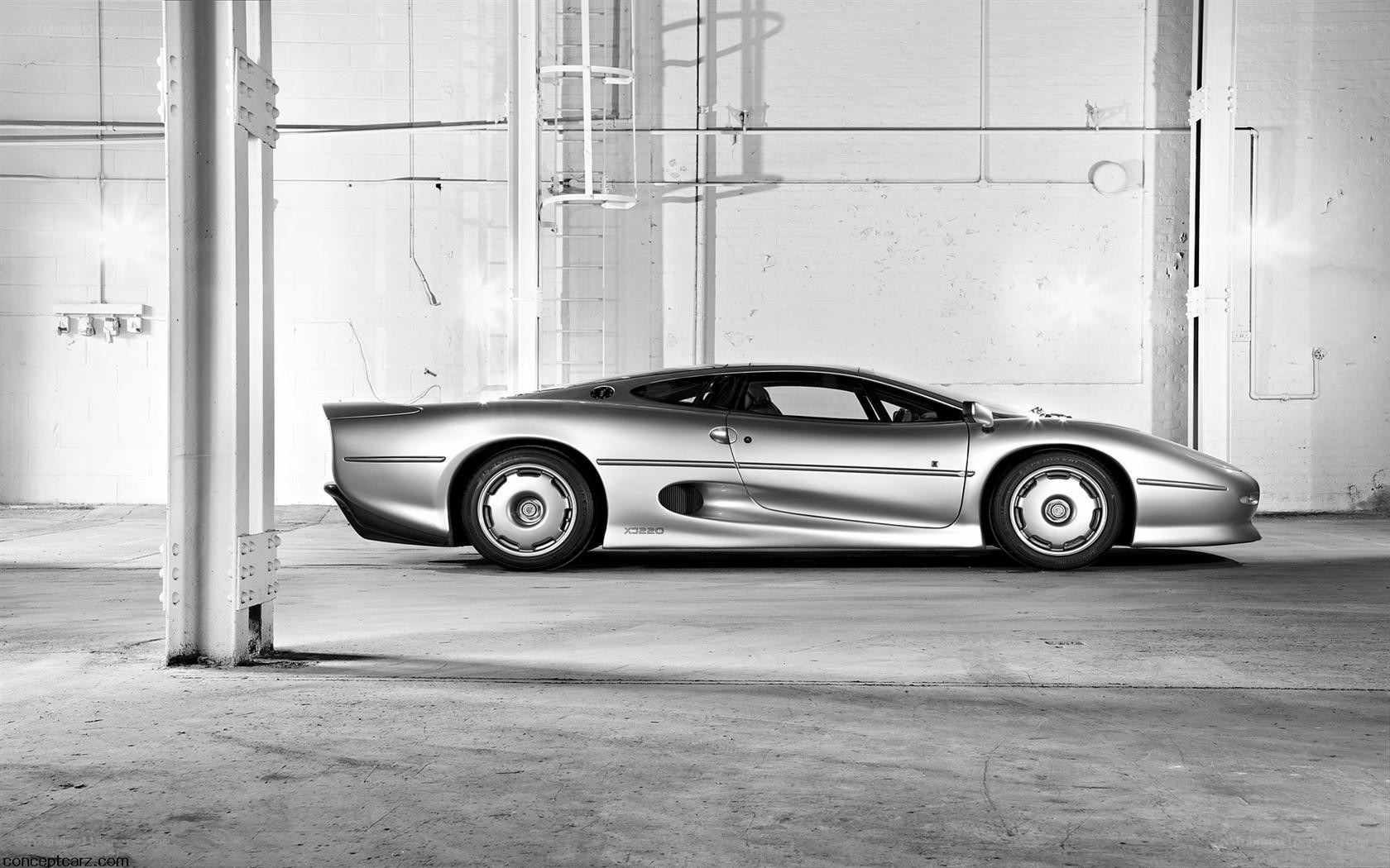 Jaguar XJ220 concept car