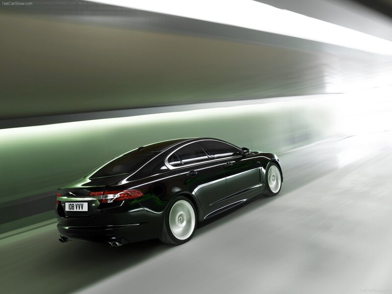 Jaguar XKR in motion
