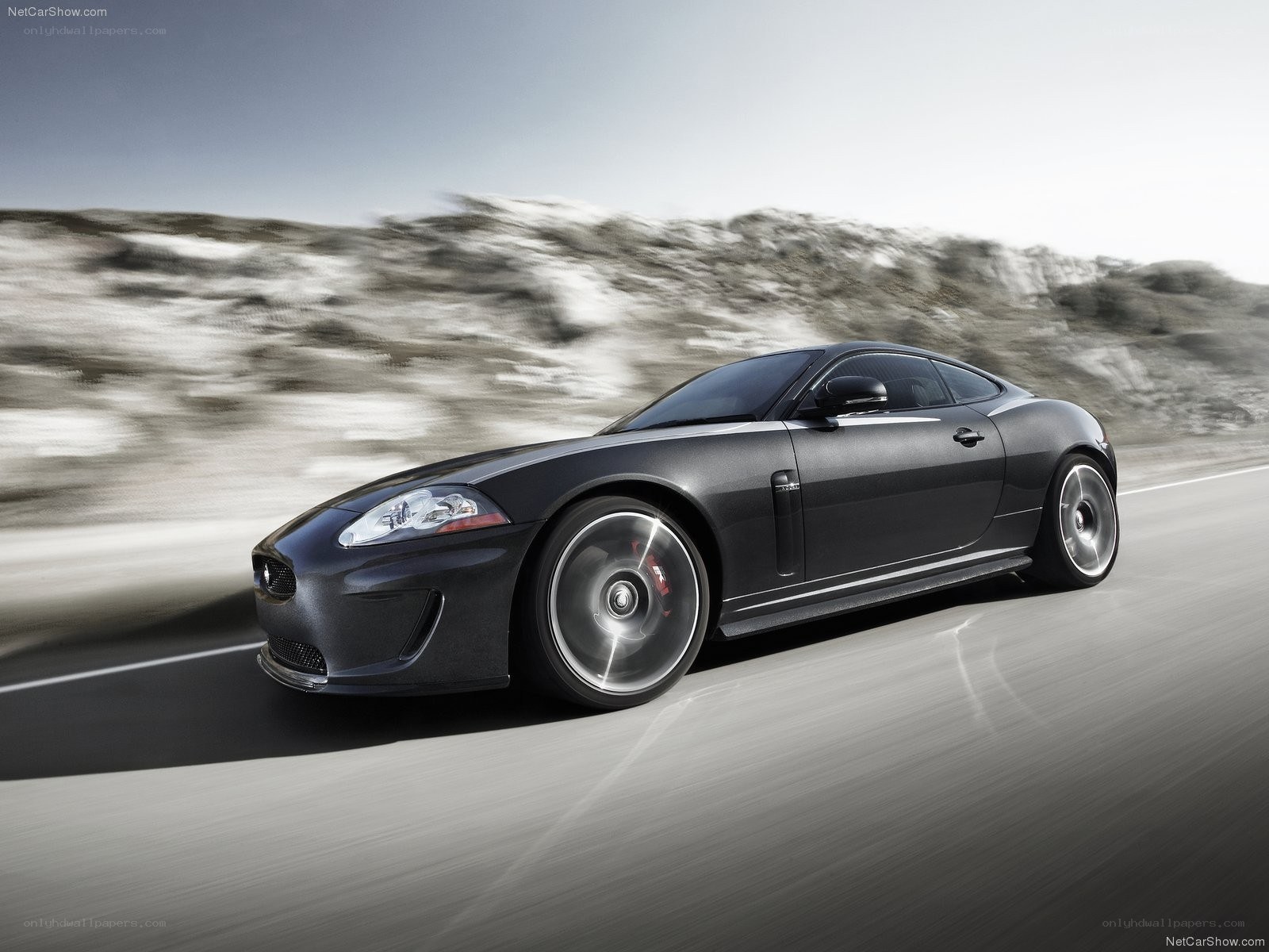Jaguar XKR in motion