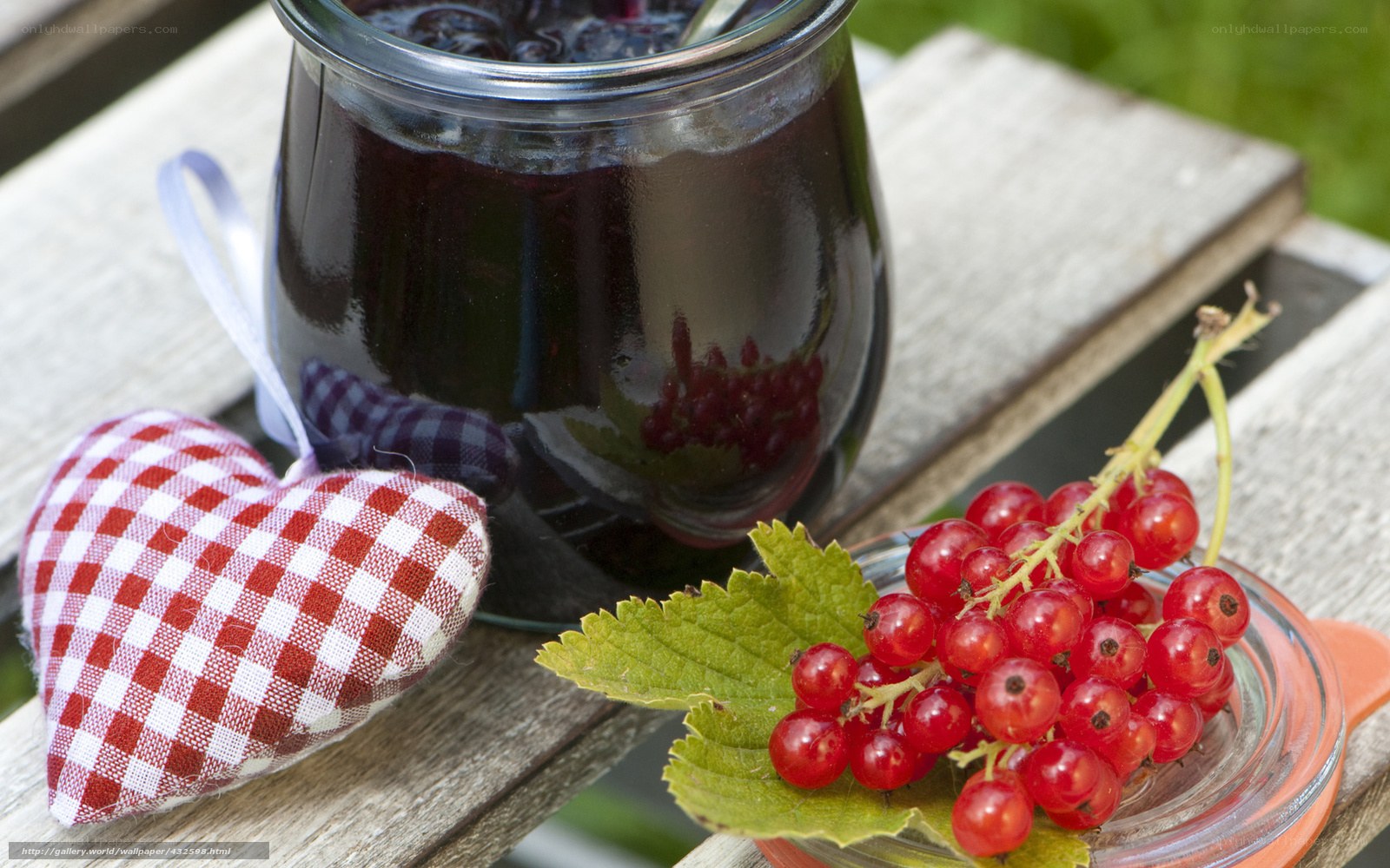 Jam and red currants on wood