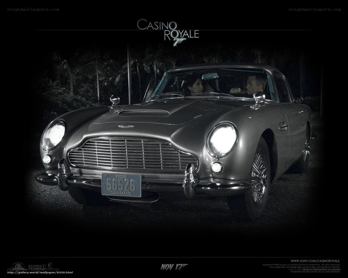James Bond in Aston Martin