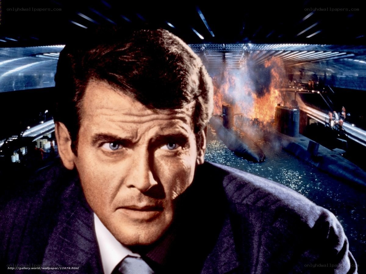 James Bond in submarine base