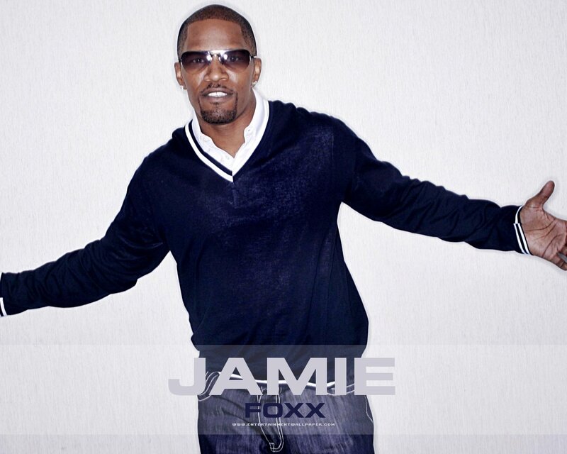 Jamie Foxx with arms outstretched