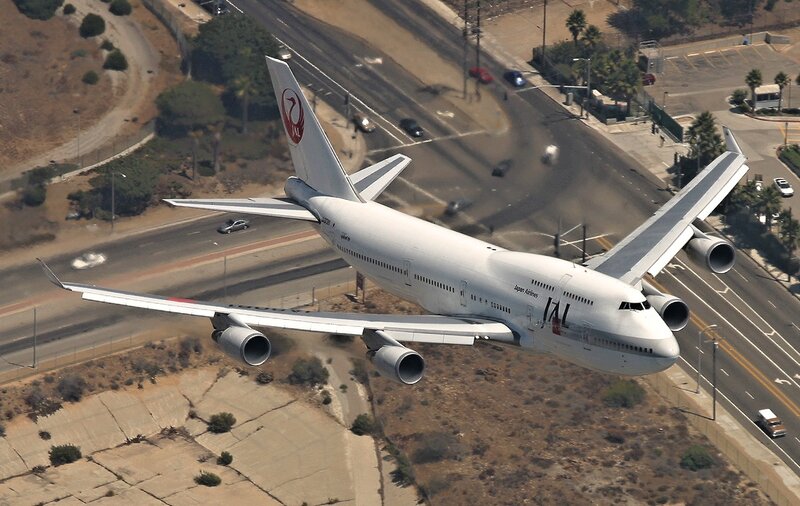 Japan Airlines Boeing 747 — White