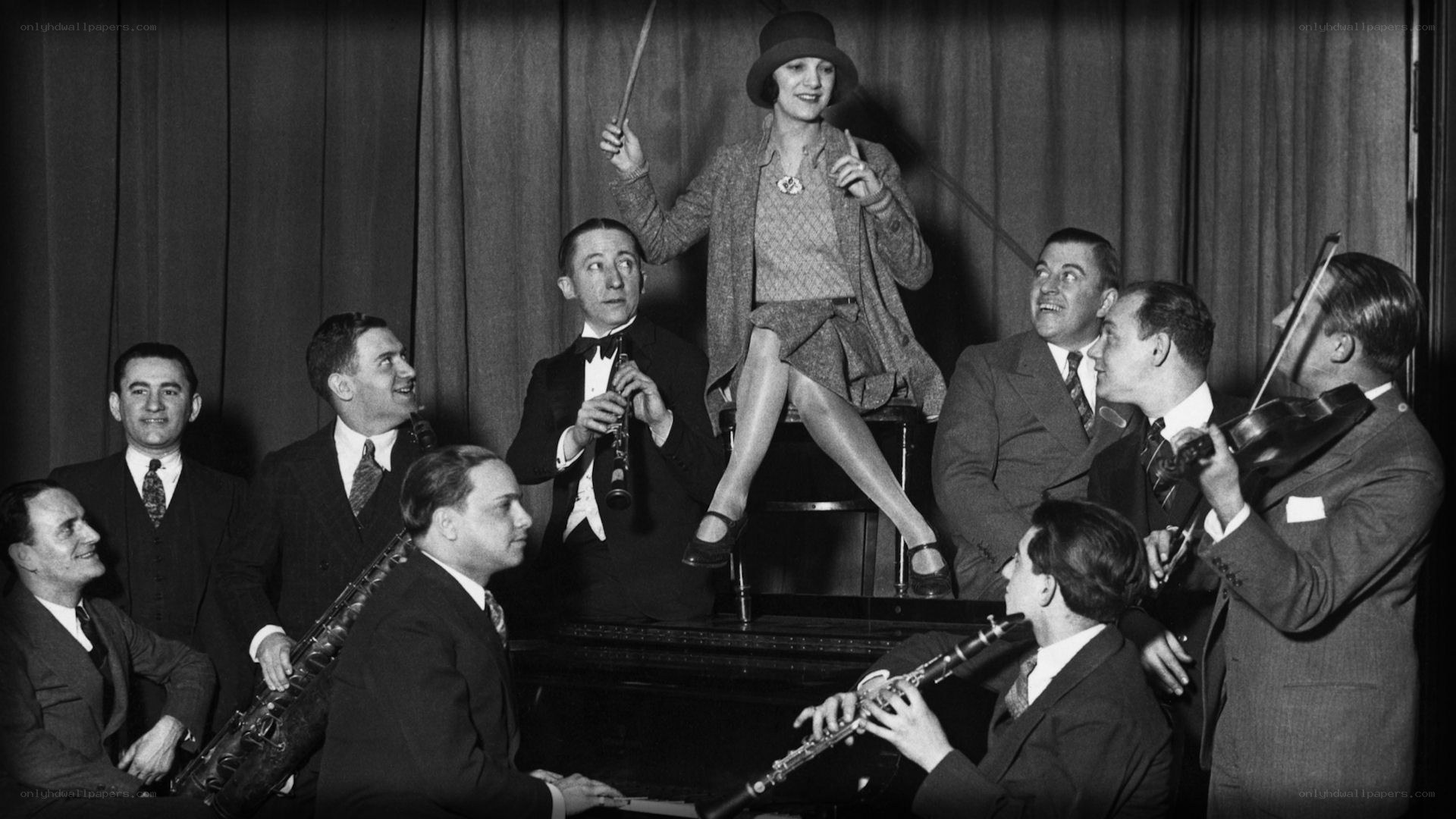 Jazz band with female singer