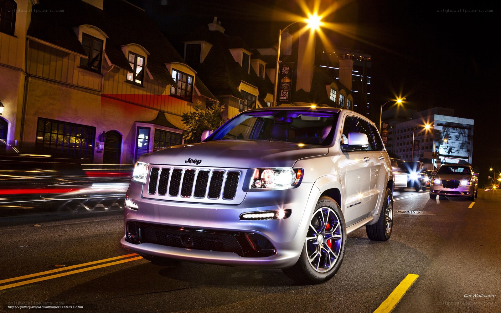 Jeep Grand Cherokee in city at night