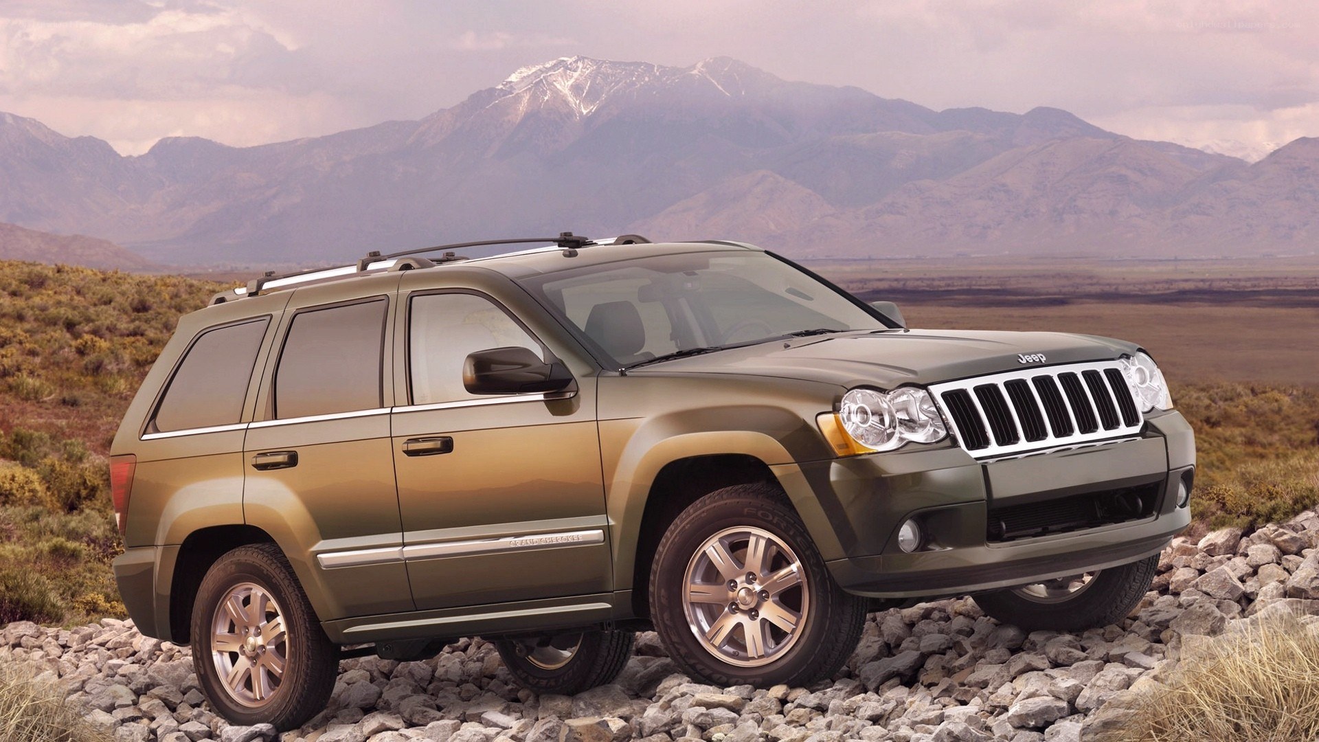 Jeep Grand Cherokee in desert
