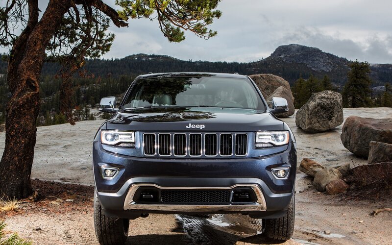 Jeep Grand Cherokee in mountain landscape