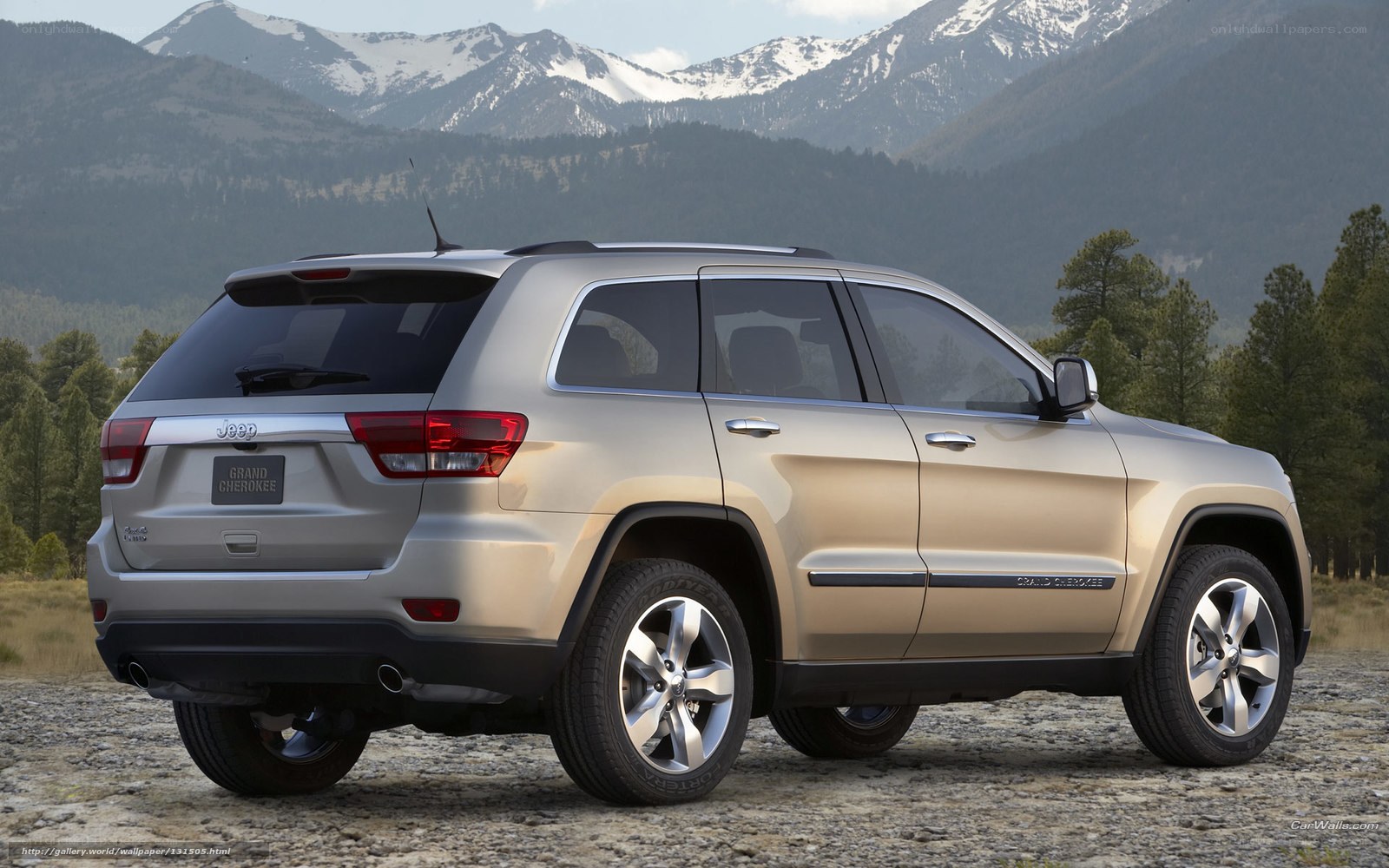Jeep Grand Cherokee in mountain setting