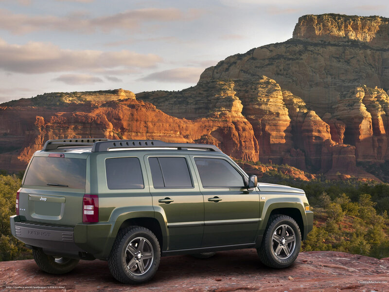 Jeep Patriot in desert landscape