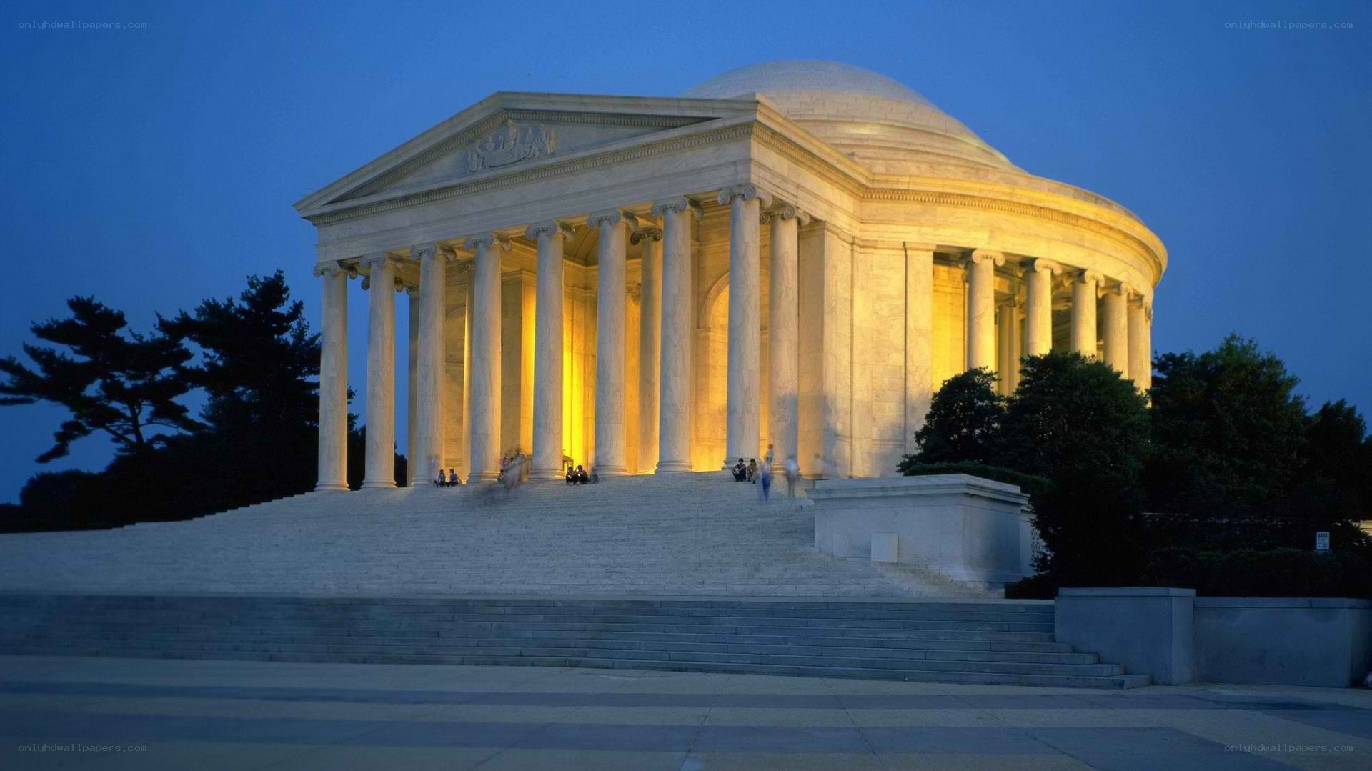 Jefferson Memorial at dusk
