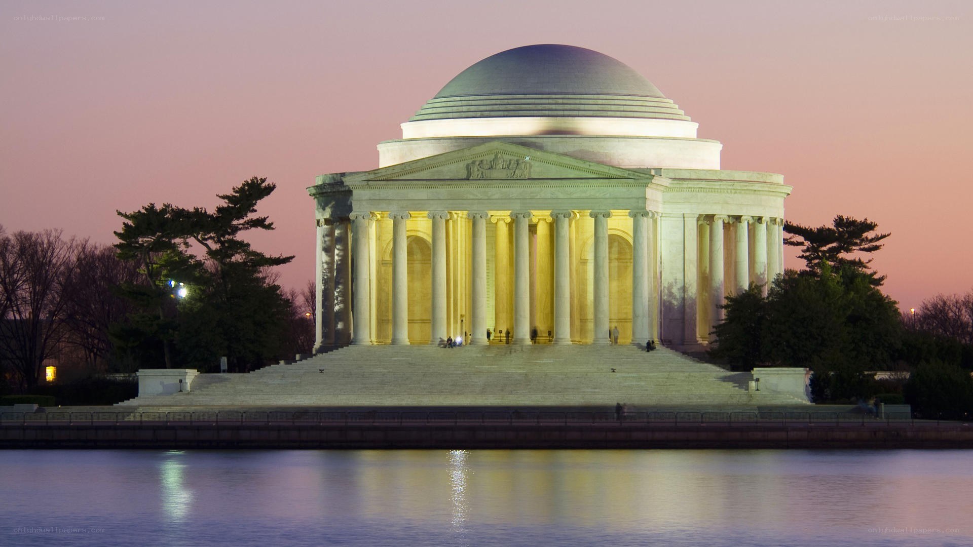 Jefferson Memorial at dusk