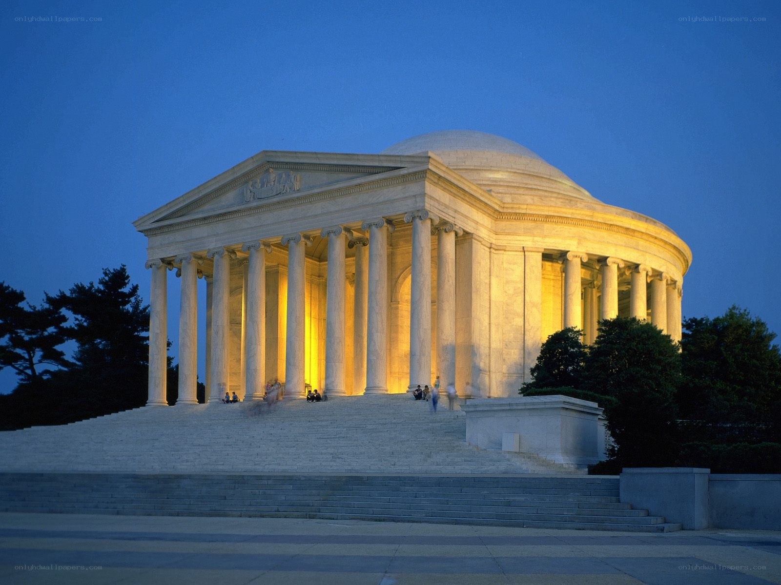Jefferson Memorial at dusk
