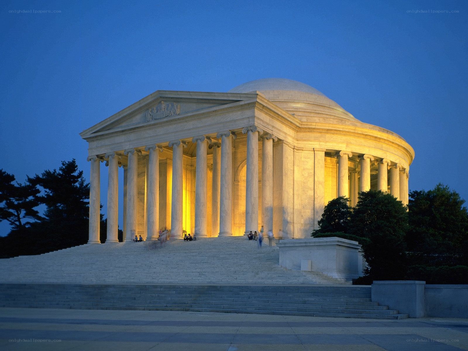 Jefferson Memorial at dusk
