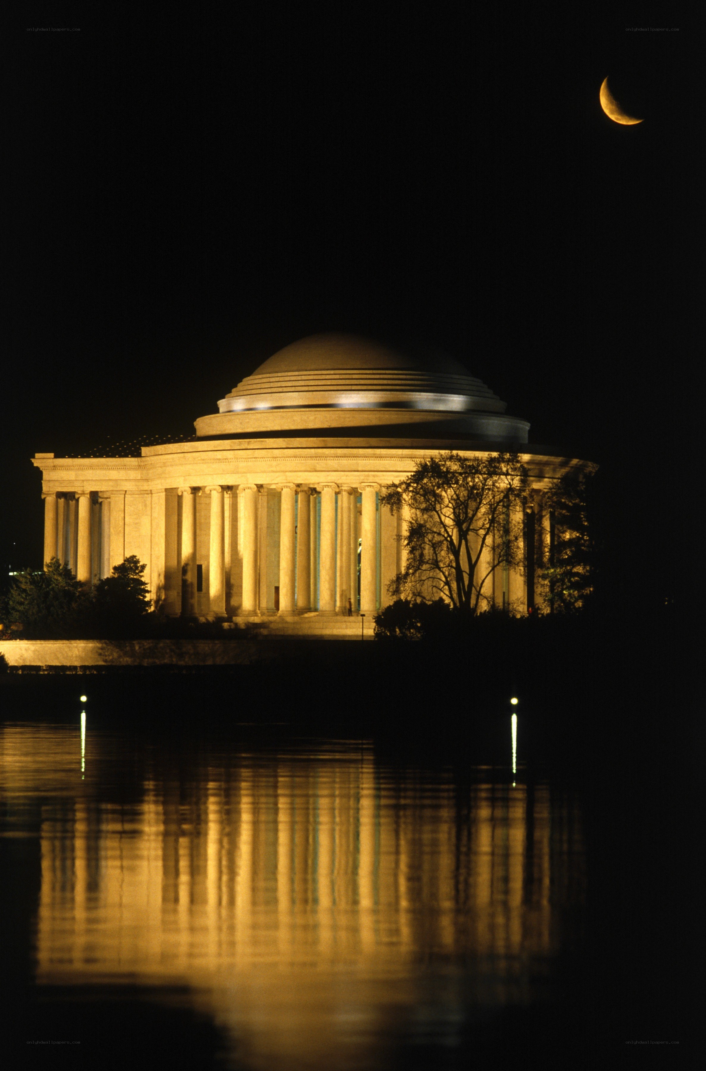 Jefferson Memorial at night