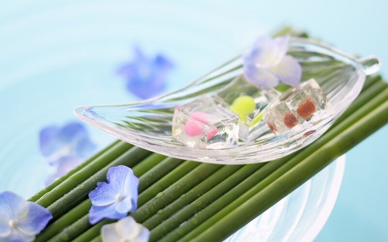 Jelly cubes with flowers on green reeds