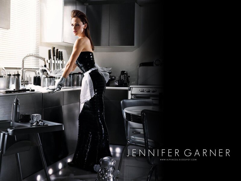 Jennifer Garner in a kitchen