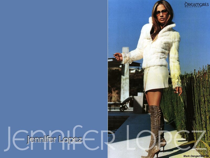 Jennifer Lopez in white fur coat