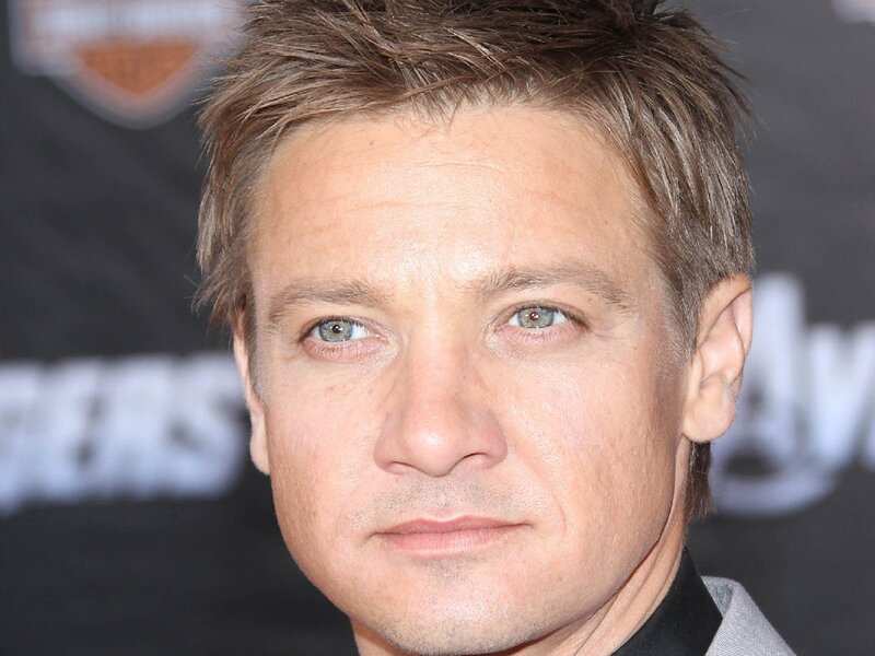 Jeremy Renner at event