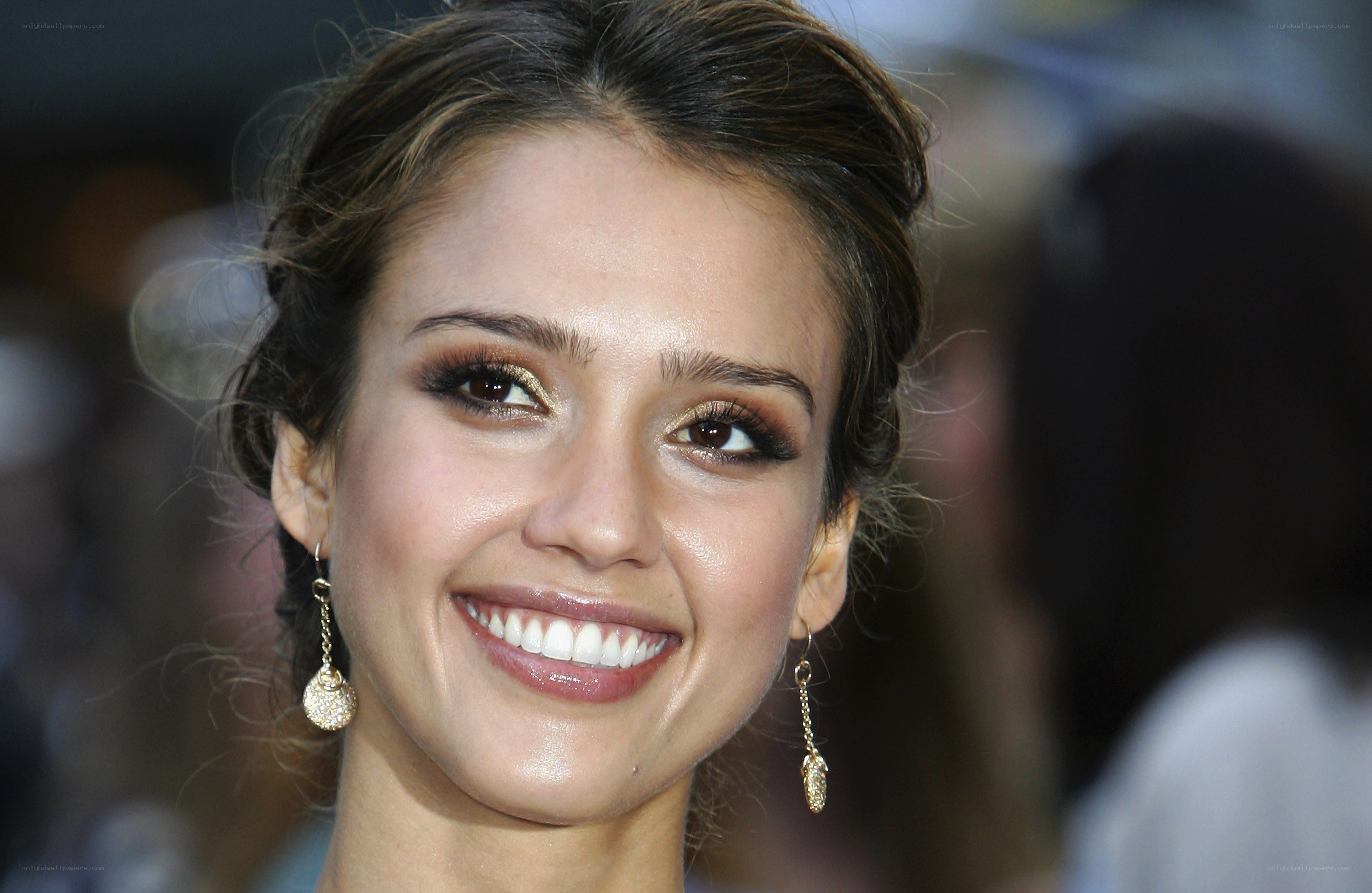 Jessica Alba smiling at event
