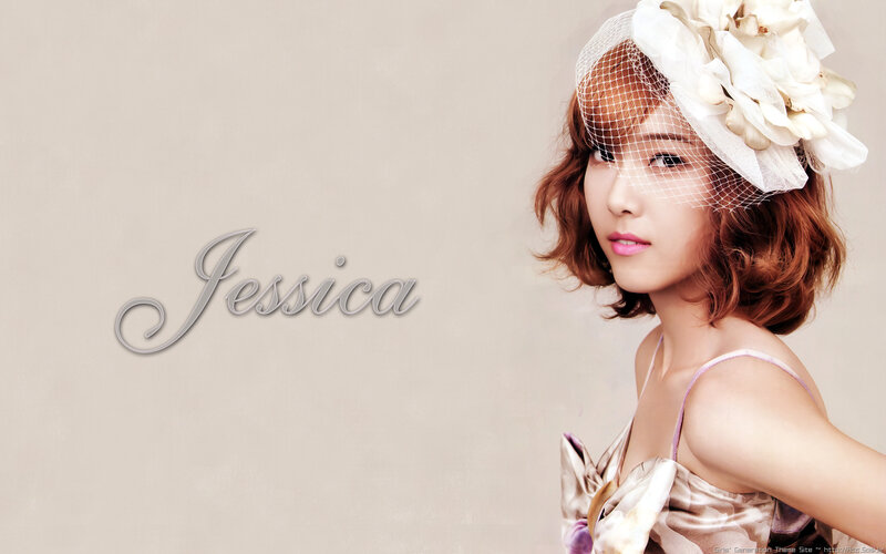 Jessica in a floral hat