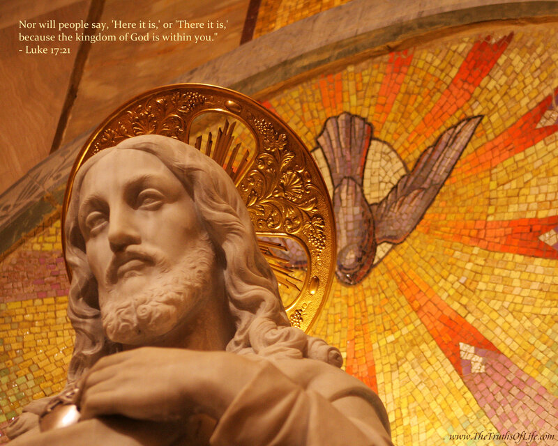 Jesus statue with mosaic background