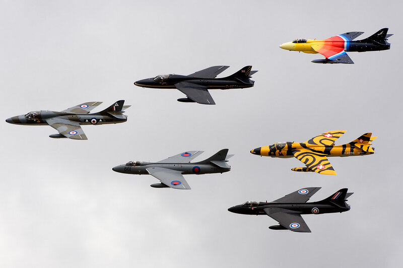 Jet aircraft formation flight