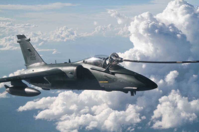 Jet aircraft refueling in flight