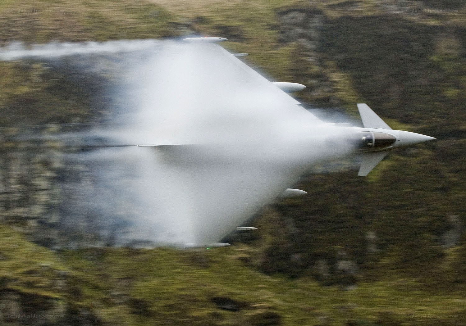 Jet breaking the sound barrier