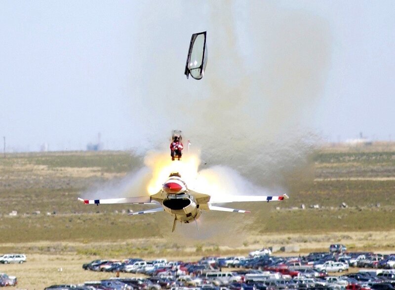 Jet fighter ejection incident