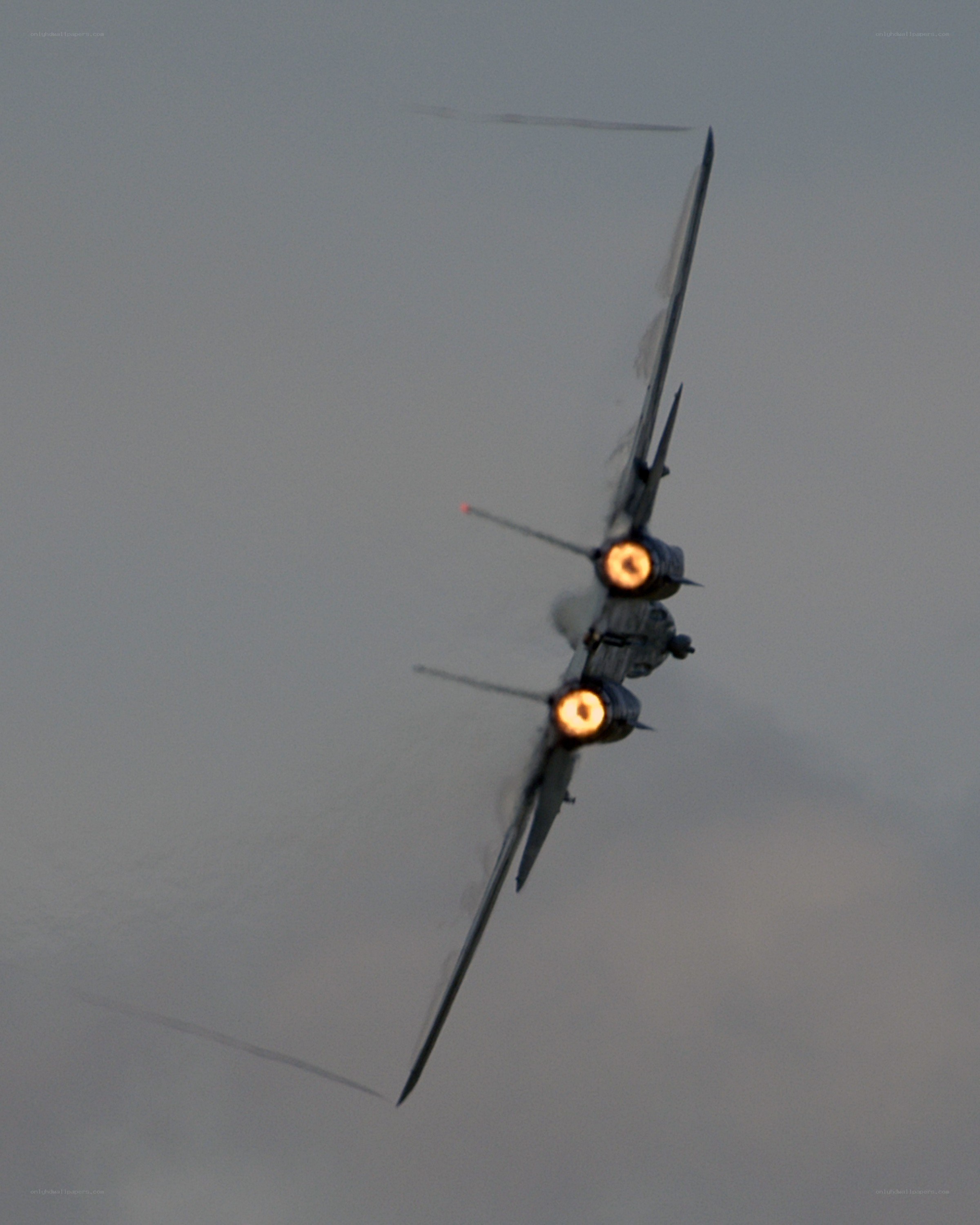 Jet fighter in flight