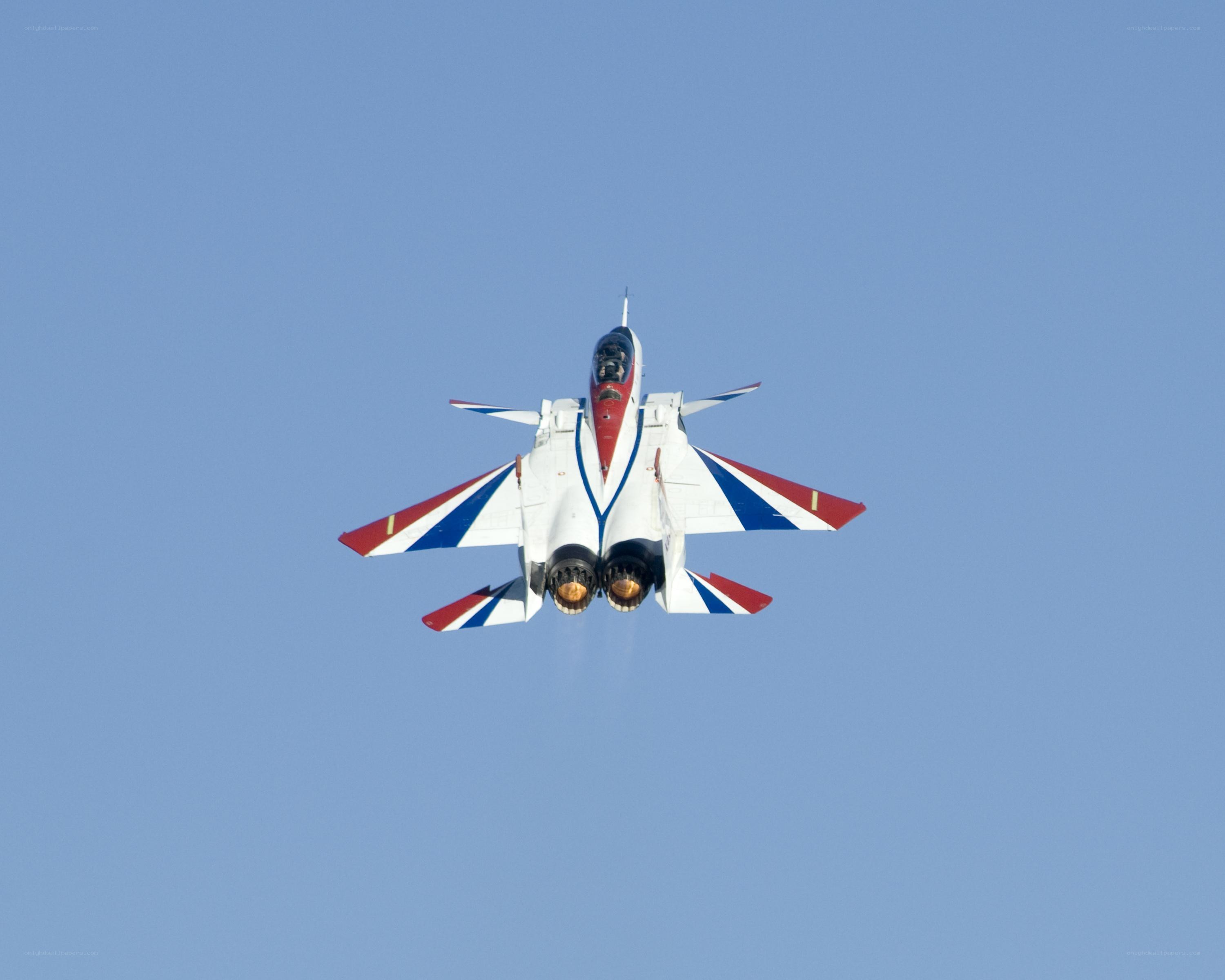 Jet fighter in flight