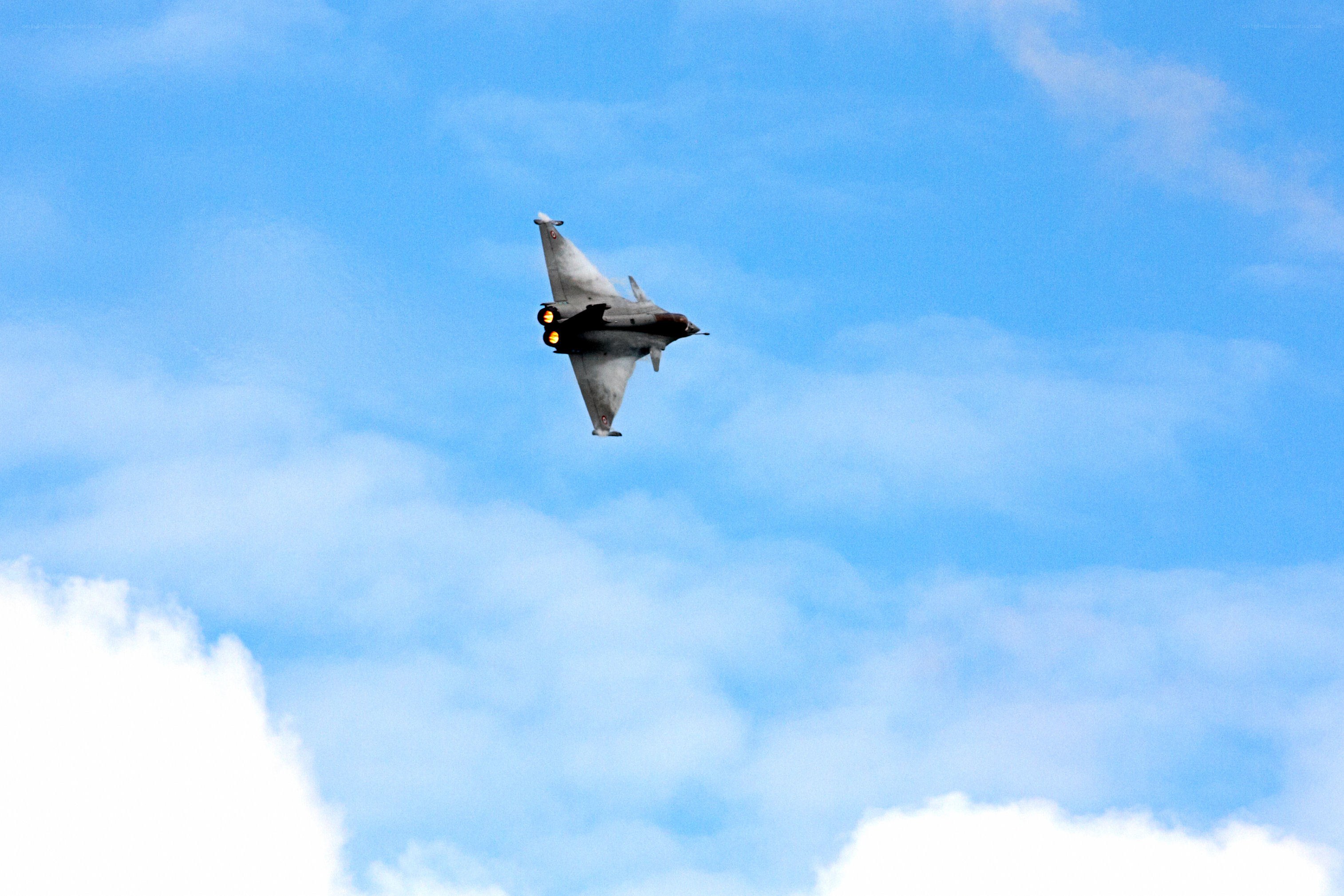 Jet fighter in flight
