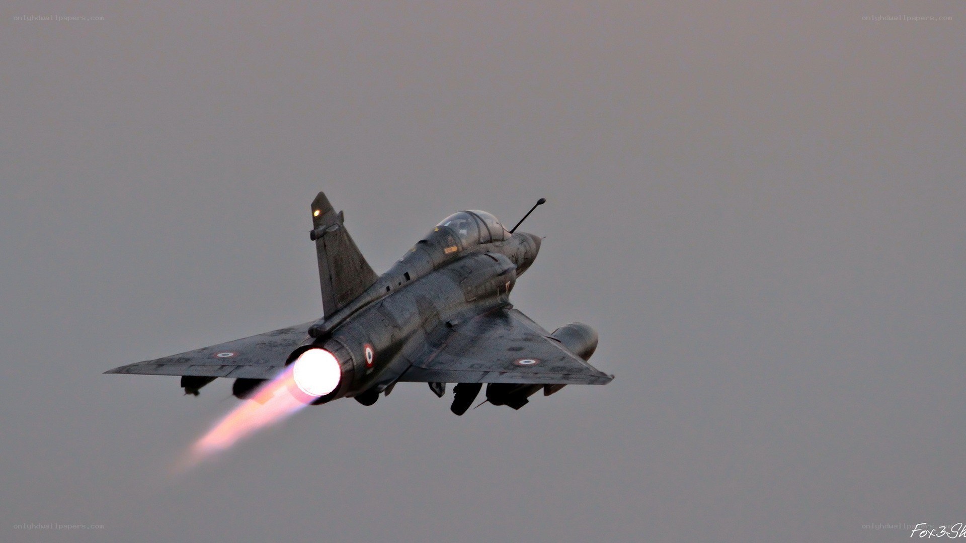 Jet fighter in flight