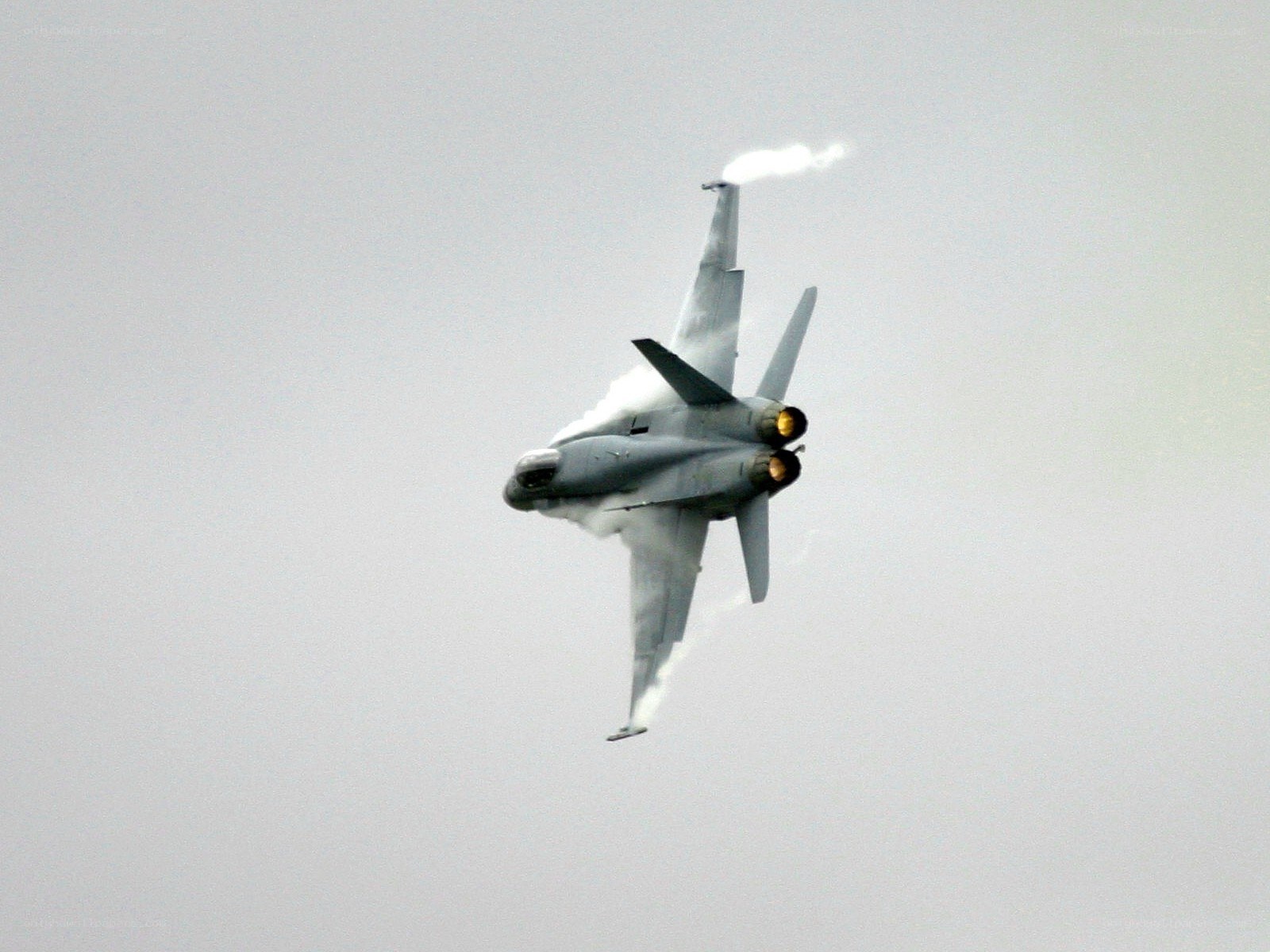 Jet fighter in flight