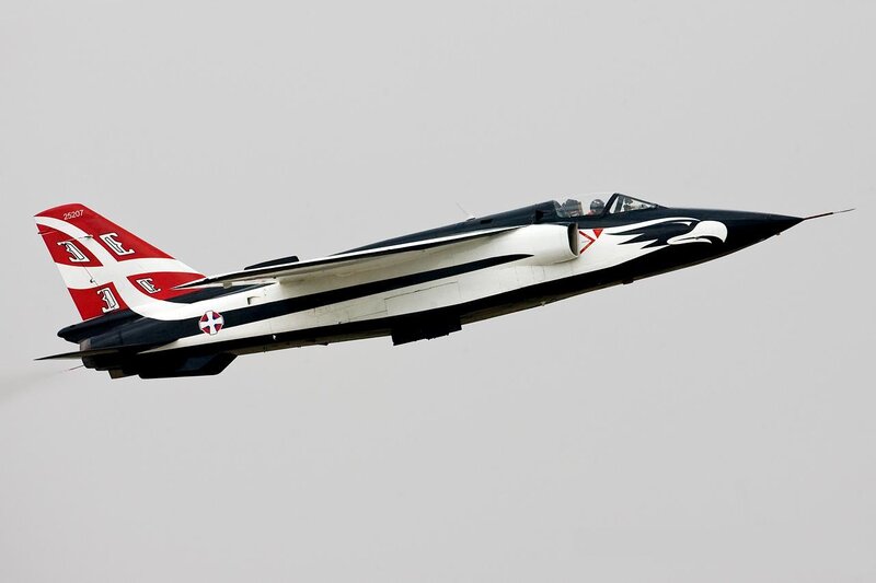Jet Fighter in Flight — Black, Dynamic