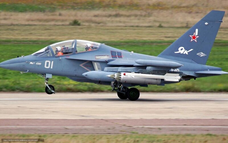 Jet Fighter on Runway — Gray, Dynamic
