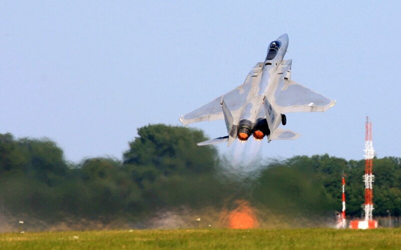 jet fighter taking off