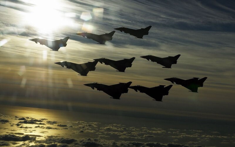 Jet fighters in formation