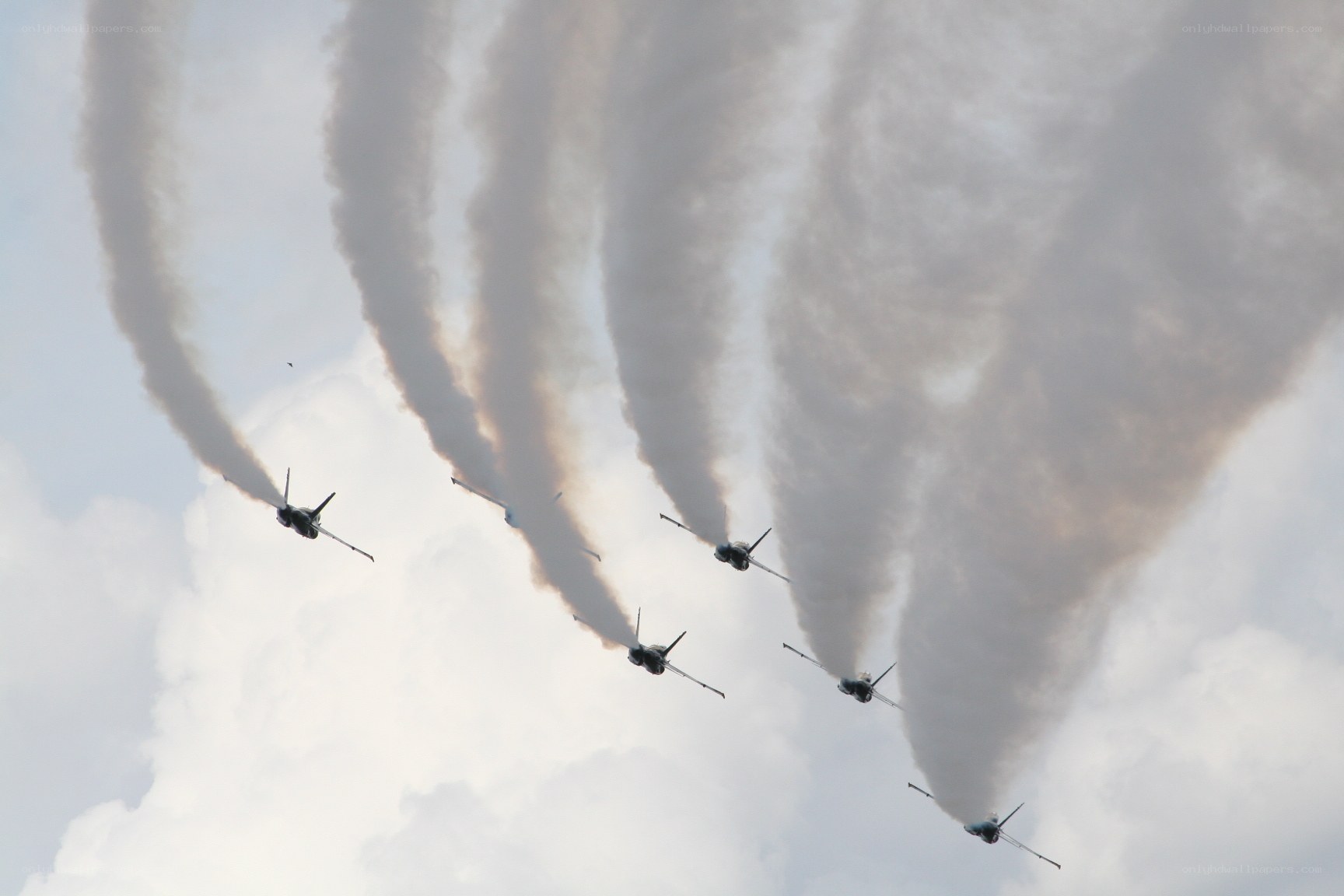 Jet fighters in formation